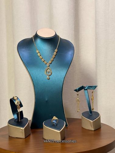 طقم اكسسوار ذهبي  A1377