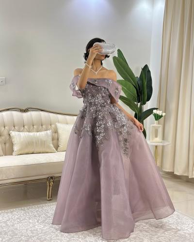 6146- فستان عنابي بتطريز زهور فاخرة وتصميم أنثوي