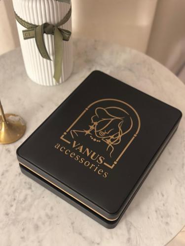 بوكس جلد فاخر بدون اكسسوار A0002