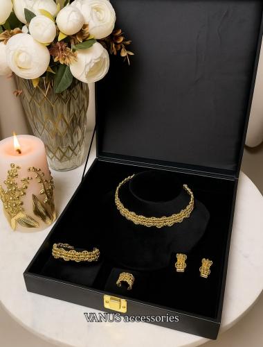 طقم اكسسوار ذهبي  A1334