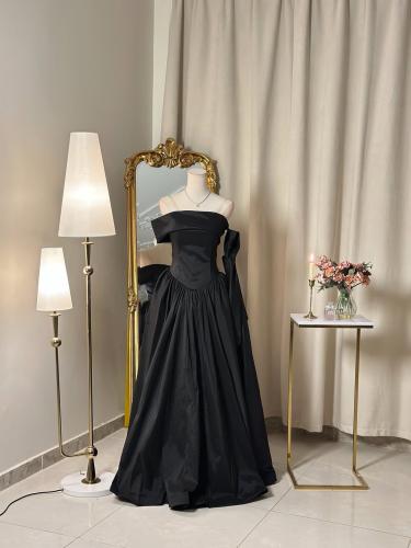 6387-  فستان أسود ملكي بلمسة فخامة أنيقة