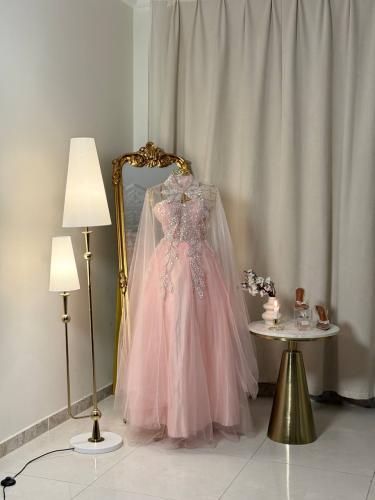 6188 -  فستان وردي قطعتين بتطريز فخم