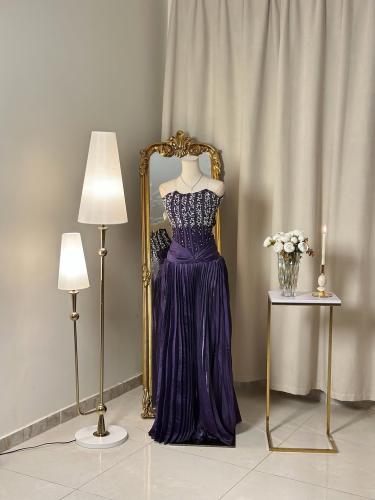 6420- فستان موفي ملكي مطرز بكريستالات فاخرة