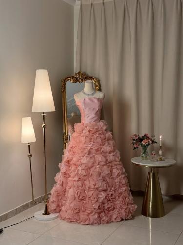 6436-  فستان سهرة وردي فاخر بتصميم ساحر