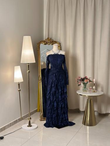 6451- فستان كحلي أنيق بطبقات كشكش