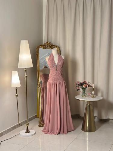 6453-  فستان سهرة وردي بتصميم جذاب