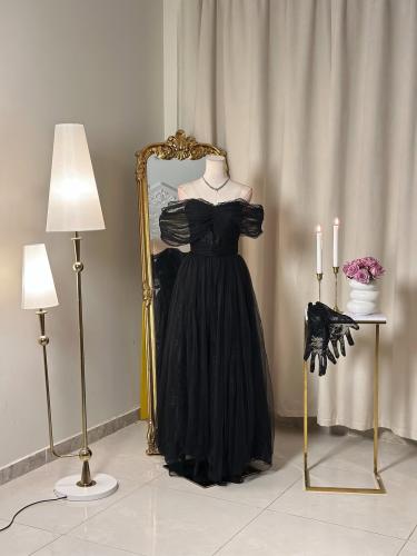 6271- فستان أسود ملكي مع قفازات