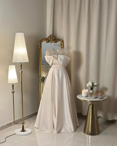 5671 -فستان سهرة طويل بلمسة فاخرة