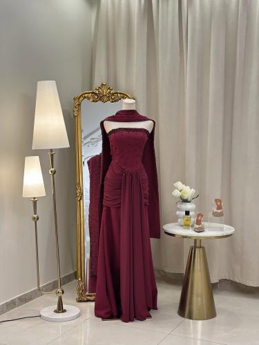 6257- فستان سهرة برغندي بتطريز فاخر وشال طويل