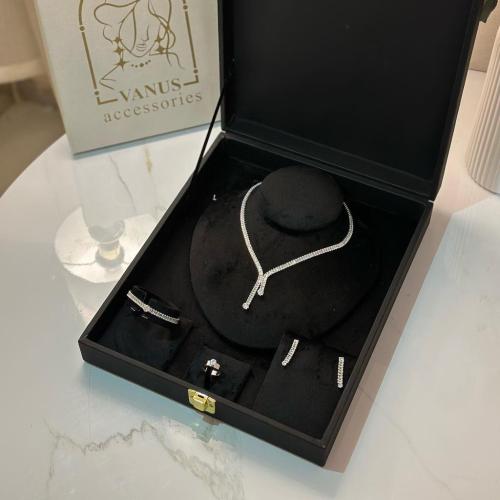 طقم كريستال نسائي A228