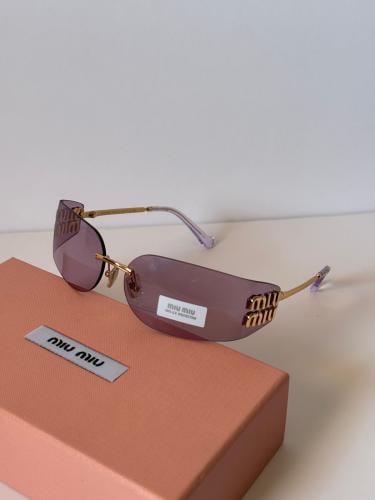 نظاره Miu Miu