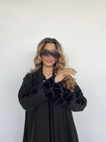 عباية سوداء مع مخمل
