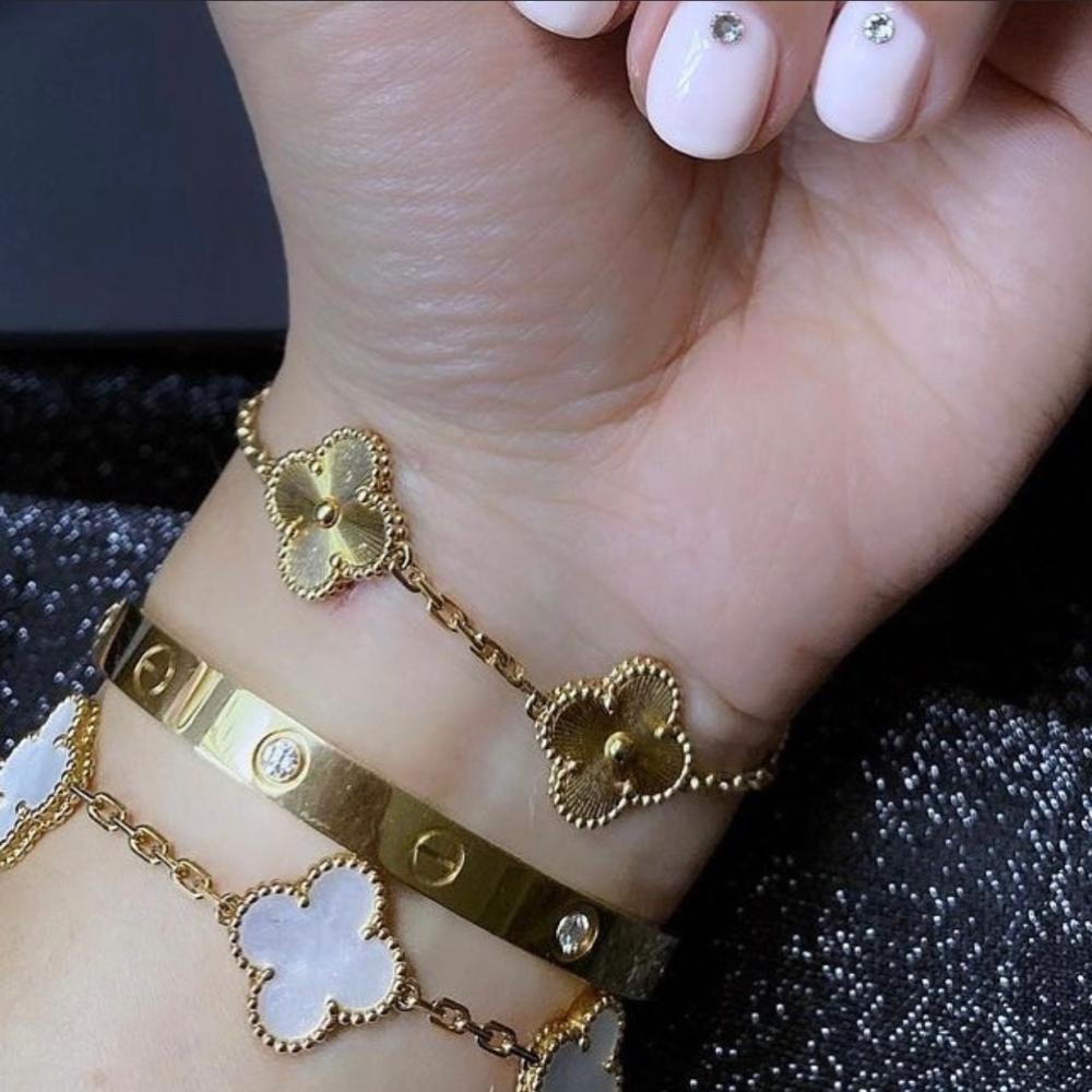 عرض خاص 3 اساور فان كليف وكارتير مطليه بالذهب عيار 18 - بكج مستوحى