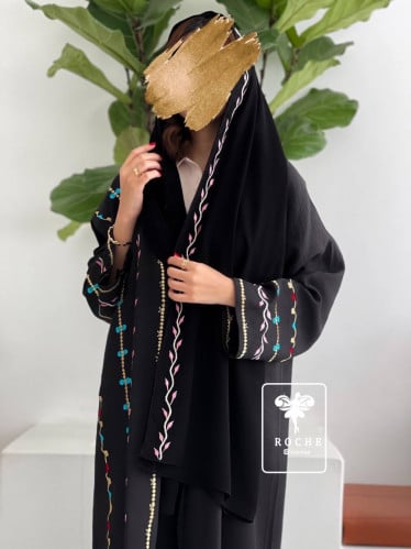عباية قماش كريب بلقيس تطريز يدوي قصة عادية