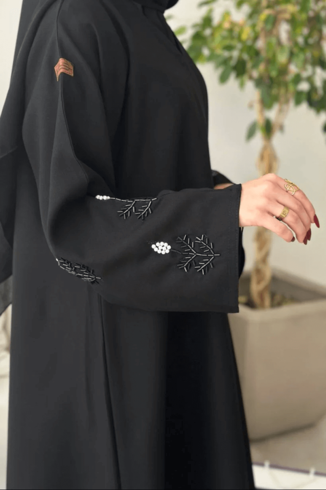 عبايات خليجية مطرزة بالخرز