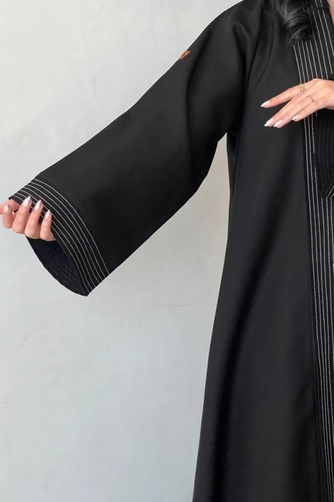 عبايات سوداء شيك