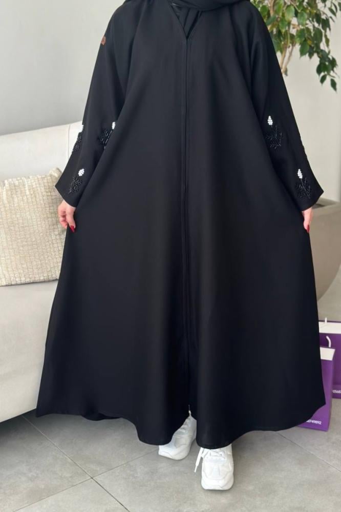 عبايات سوداء اون لاين