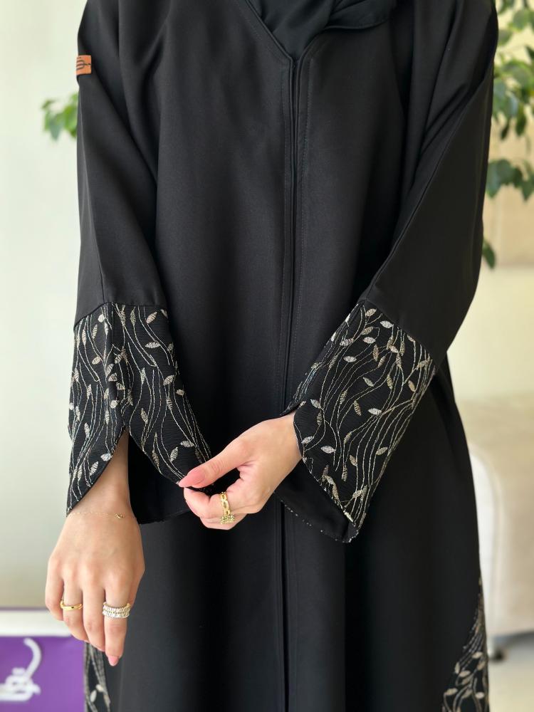 اجمل العبايات السعودية السوداء رمز الأناقة الكلاسيكية