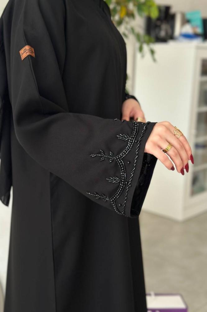 عبايات سوداء بسيطه وشيك