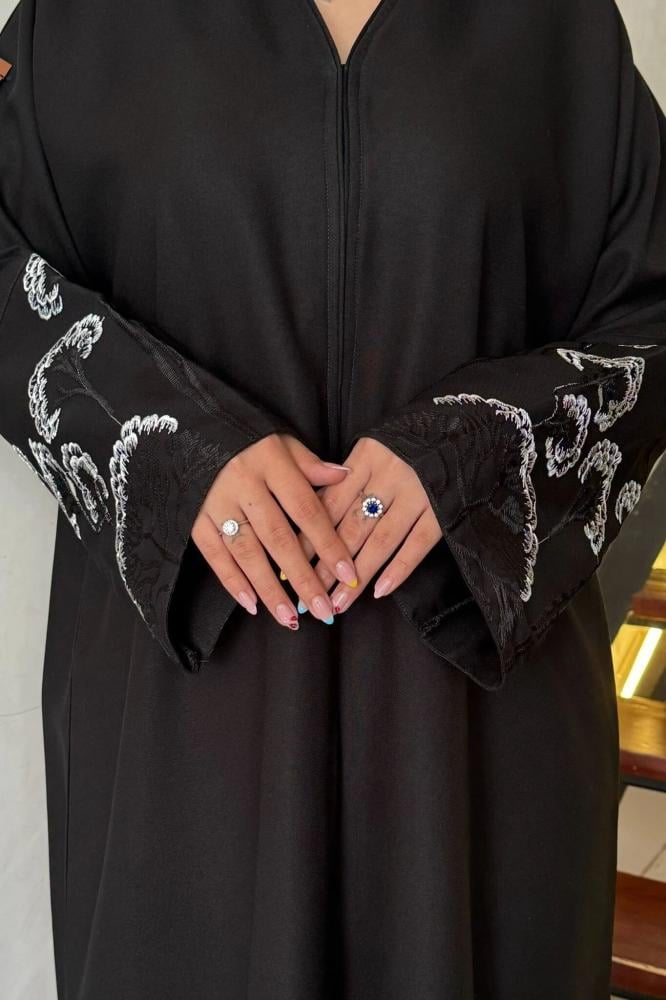 عبايات كلوش سوداء