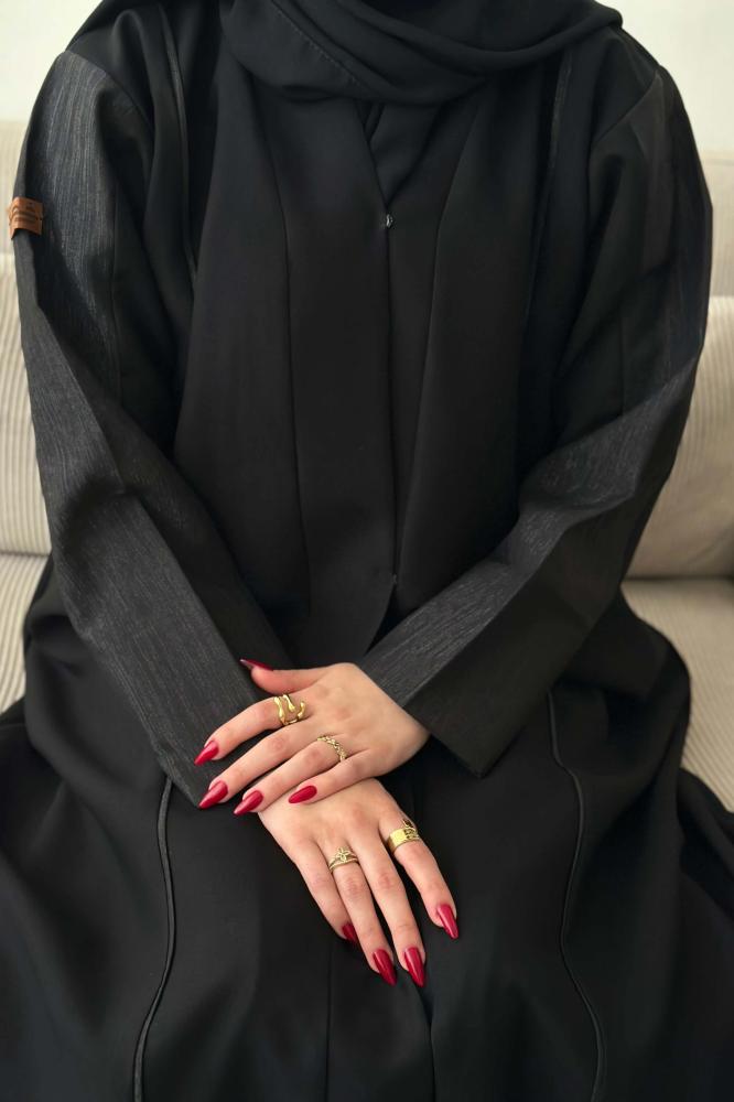 عبايات سوداء للمنتقبات