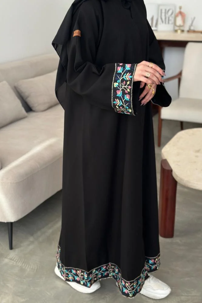 موديلات عبايات سوداء حسب شكل جسمك