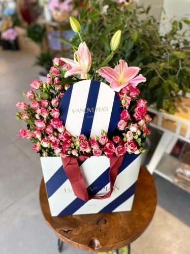 ورد بيبي روز مع شوكلت