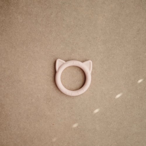 عضاضة شكل قطة لون وردي ماركة موشي