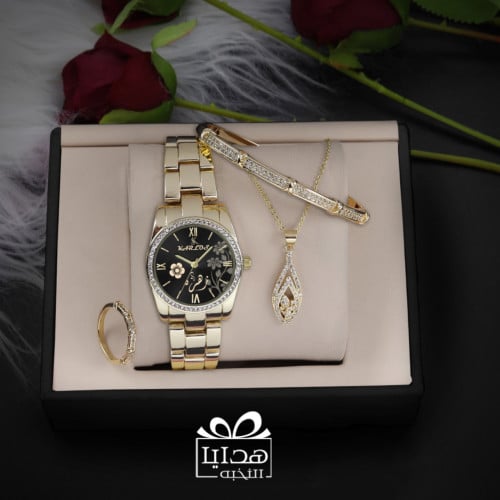 طقم نسائي