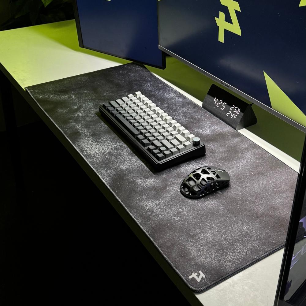 ماوس باد قراي المطور قيمنق - MousePad Gray Edition 2XL