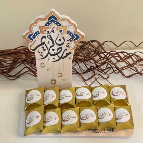 توزيعات رمضان مع حامل خشبي