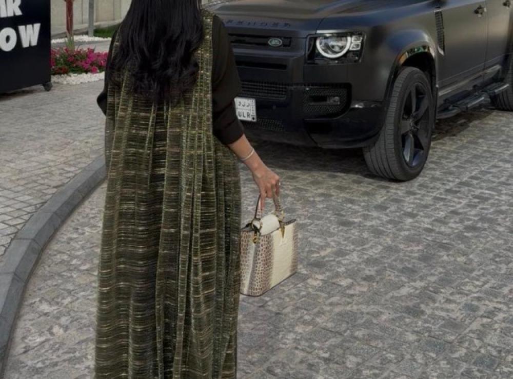 عبايات فاخرة للدوام من متجر عامرية