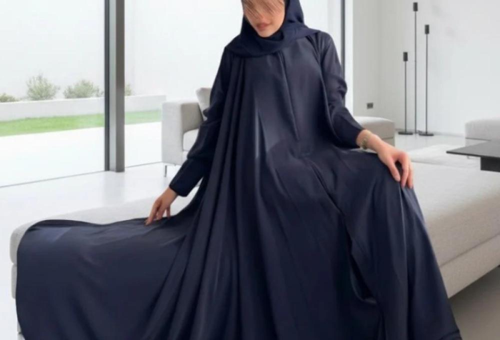 عباية فاخرة سادة من متجر عامرية
