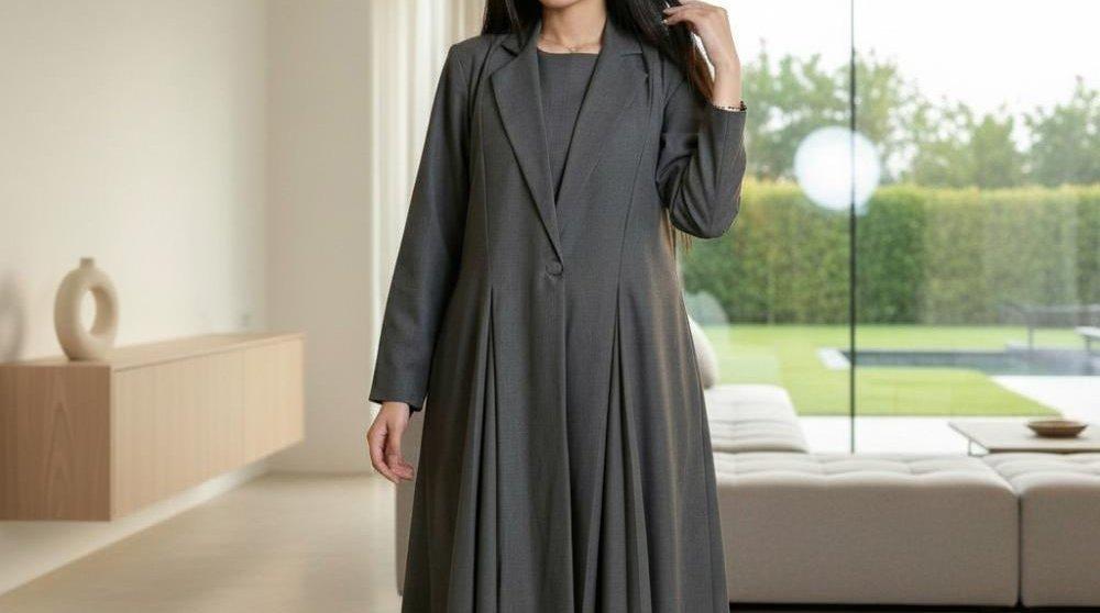 عبايات بليزر رسمية فخمة: لإطلالة عملية أنيقة في اجتماعاتك