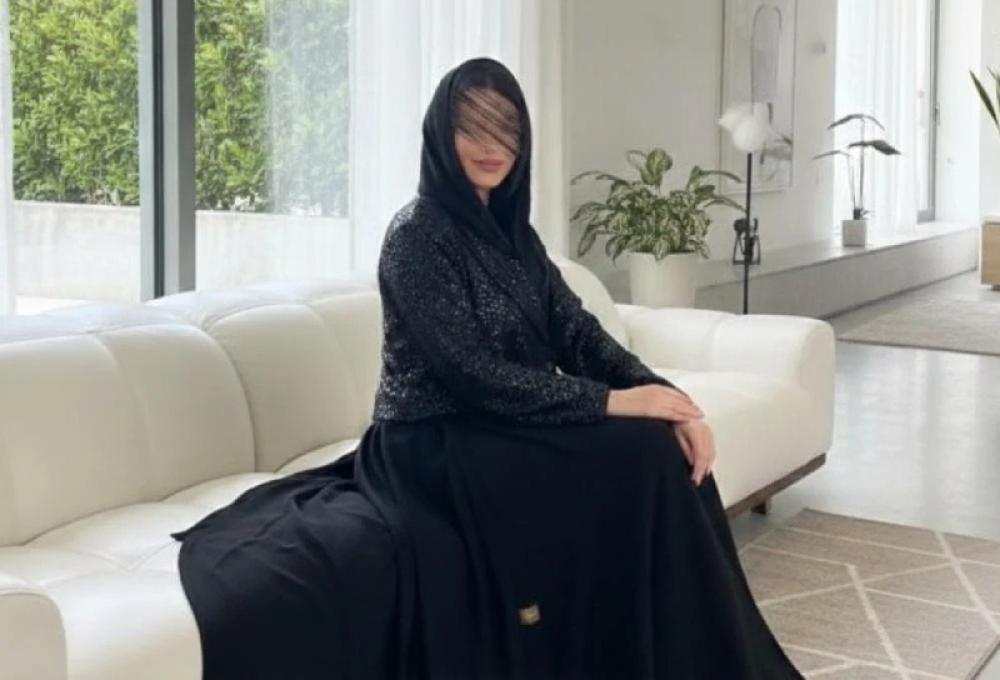 عباية كلوش كريب ملكي من عامرية