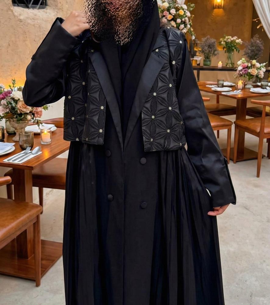 ليش العباية جاكيت هي خيارك الأول للدوام في شتاء الرياض؟