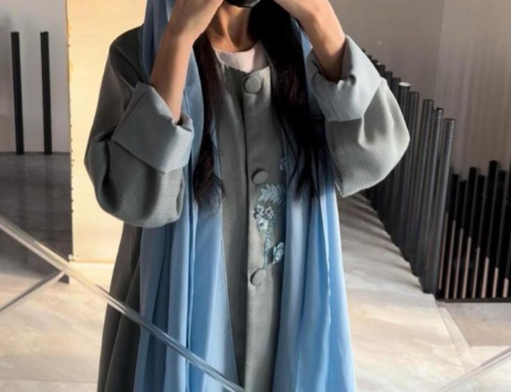 عباية ملونة من متجر عامرية