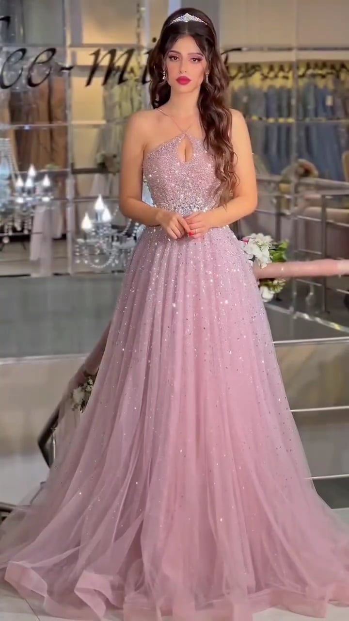 فستان لحمي طويل تل مرصع فصوص من كيوتشي