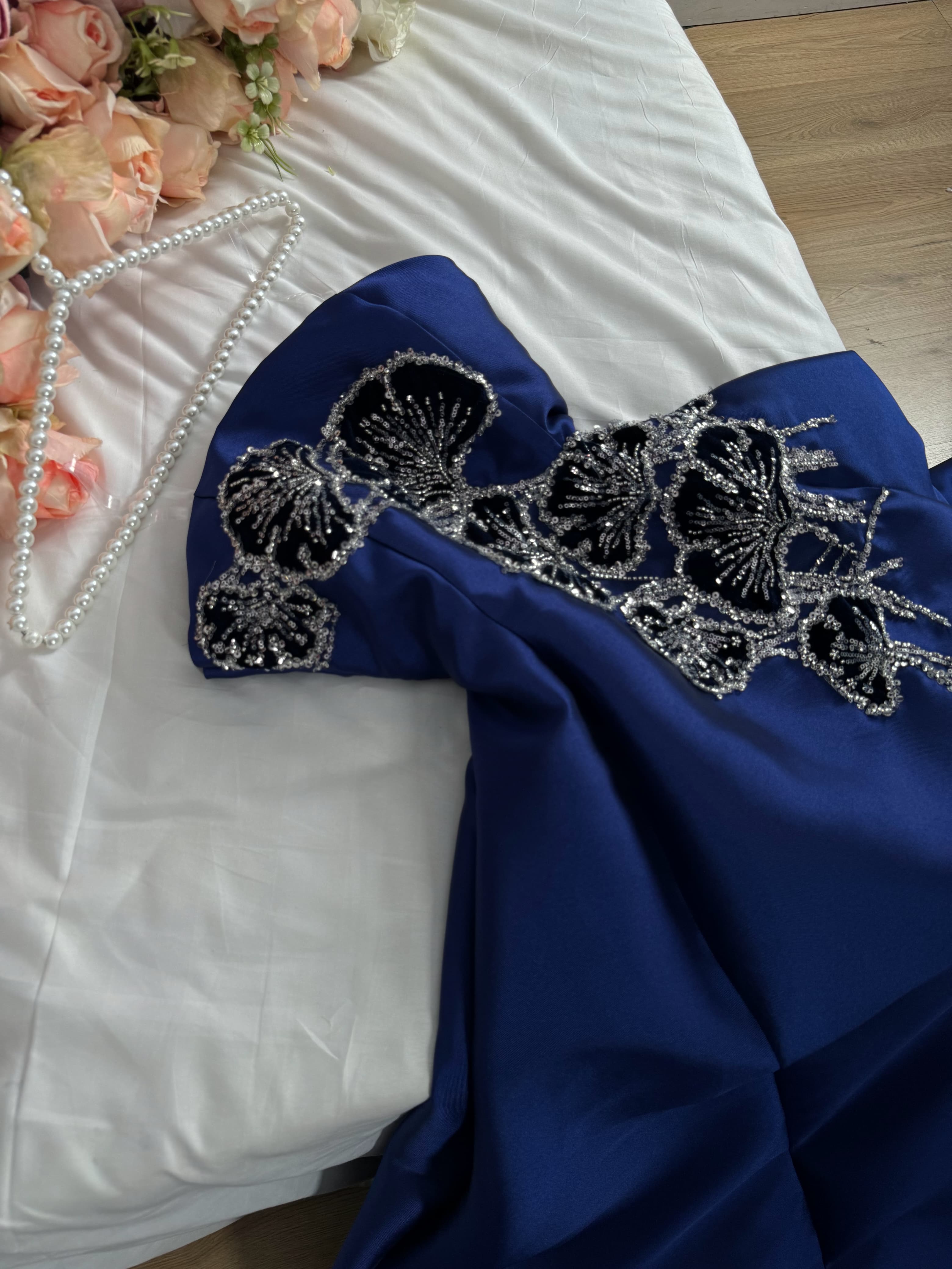 فستان ستان كحلي