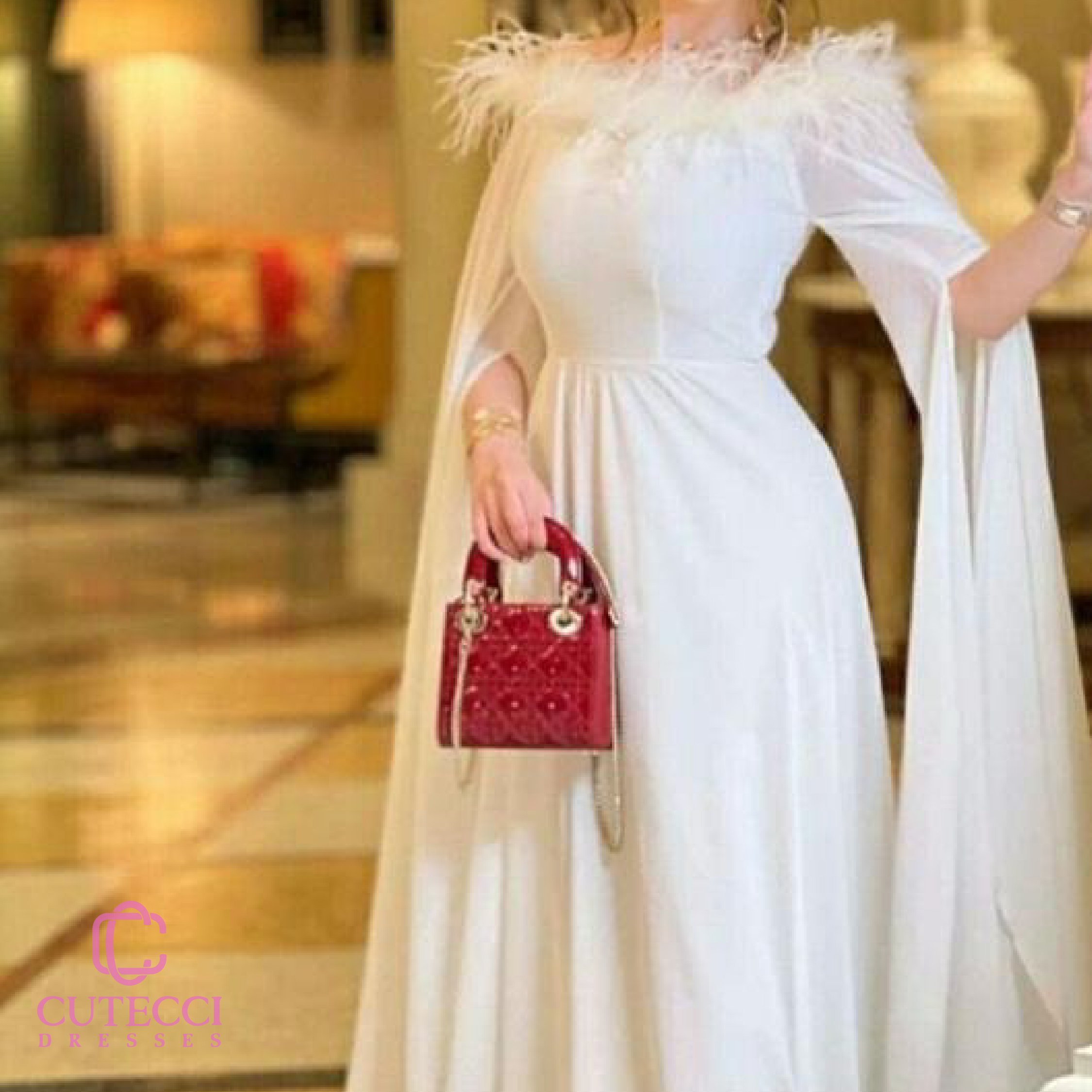 فستان أبيض ناعم بكتف ريش أنيق للسهرات
