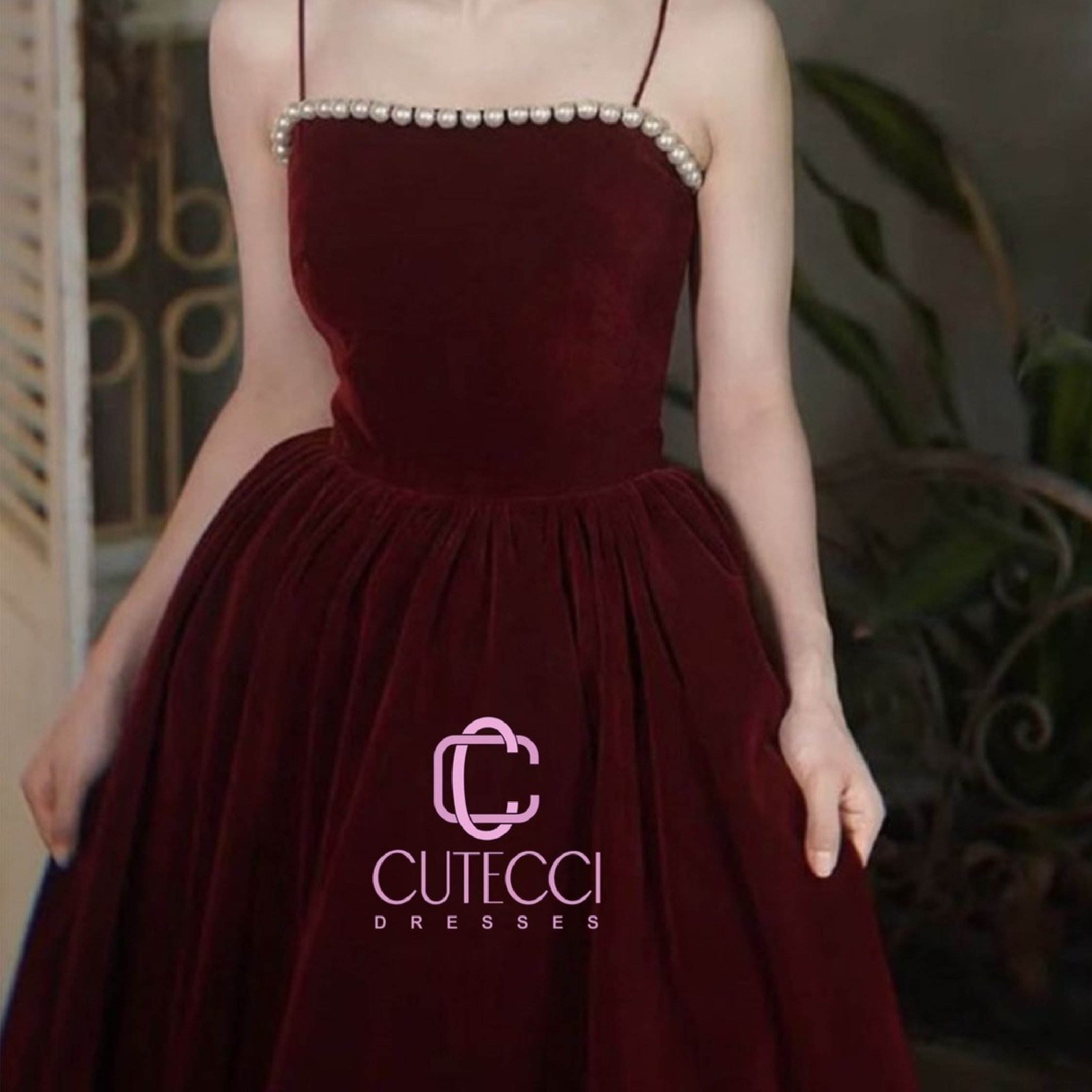 فستان عودي نافش ميدي شتوي من CUTECCI – لمسة شتاء راقية بإطلالة تسرّ العين