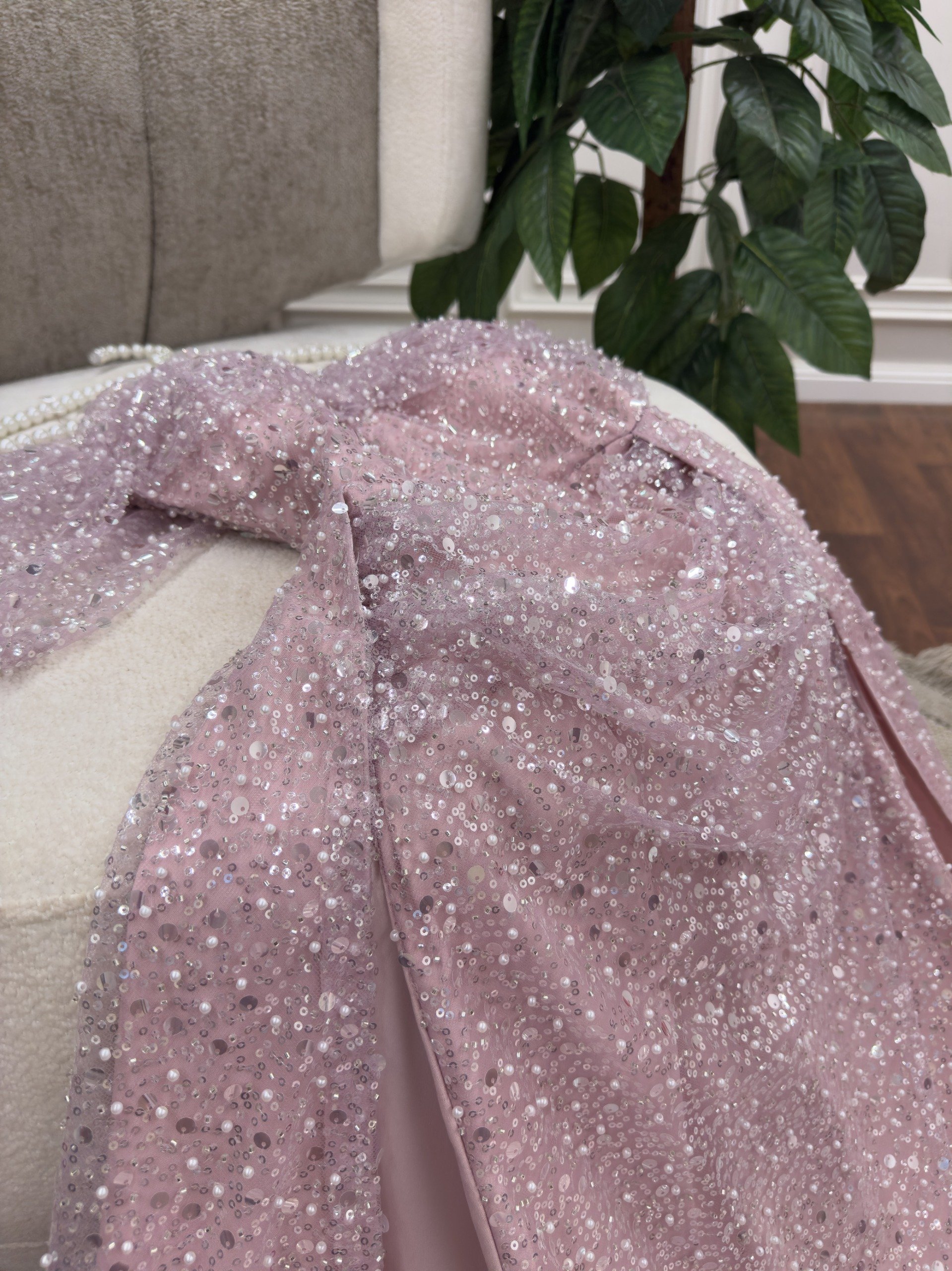 فستان سهرة لحمي تطريز راقي | كيوتشي CUTECCI – 3 مزايا لا تقاوم