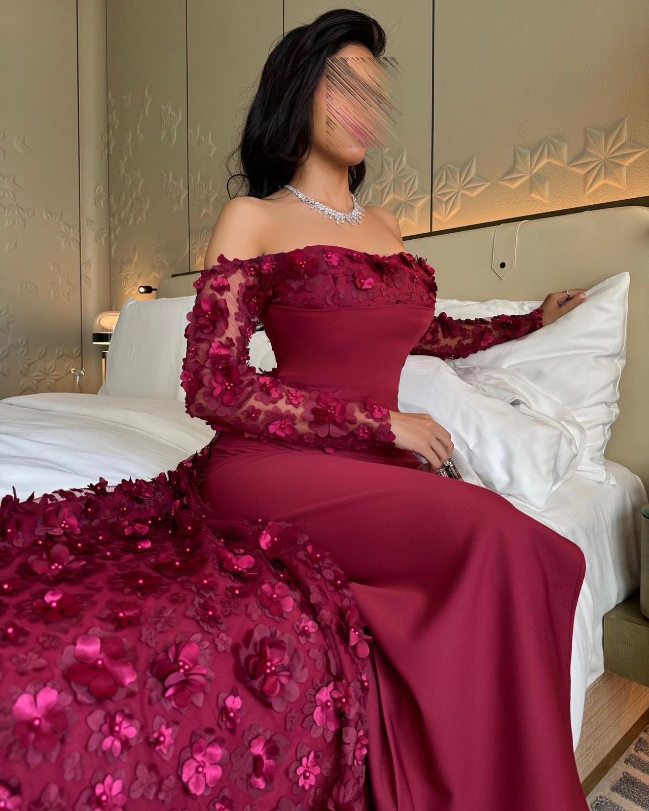 فستان سهرة عنابي بتطريز ورد ثلاثي الابعاد فاخر للمناسبات الراقية