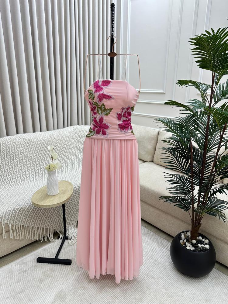 فستان توب مورد بتفاصيل تبهرك لون وردي فاتح من كيوتشي CUTECCI | فستان بناتي أنيق وعصري للمناسبات والطلعات