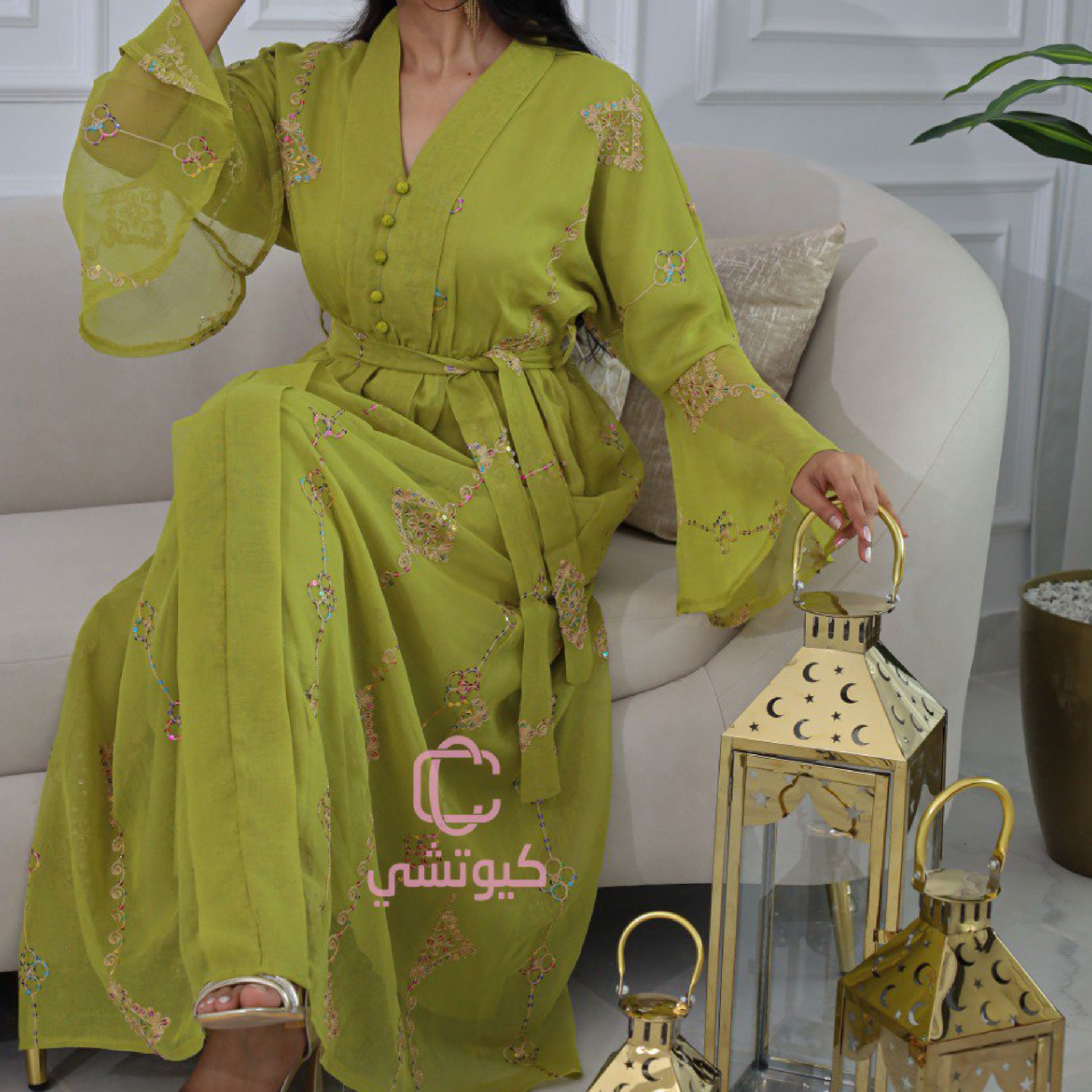جلابية مطرزة كم واسع أنيق بلون أخضر فخم