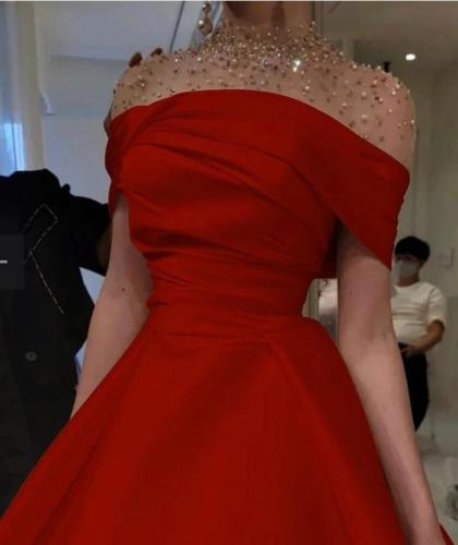 فستان احمر صدر لولو +فصوص