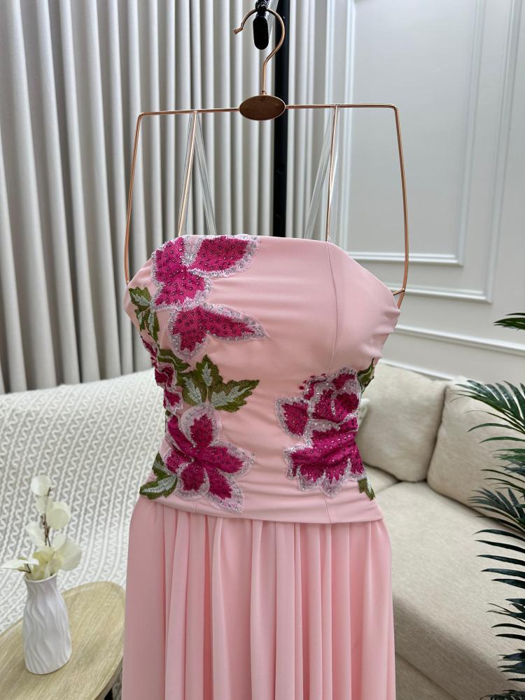 فستان توب مورد بتفاصيل تبهرك لون وردي فاتح من كيوتشي CUTECCI | فستان بناتي أنيق وعصري للمناسبات والطلعات