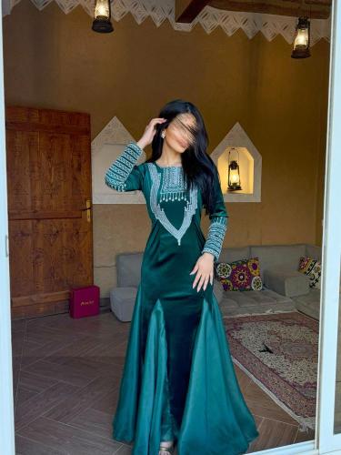 جلابية يوم التاسيس مخمل كسرات مع طرحة