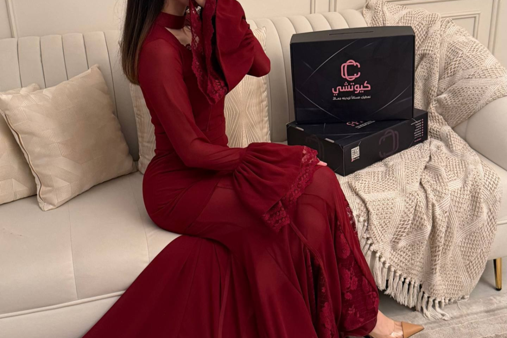 تألقي بأجمل فساتين عنابي فخمة بتصاميم أنثوية راقية تناسب جميع مناسباتك