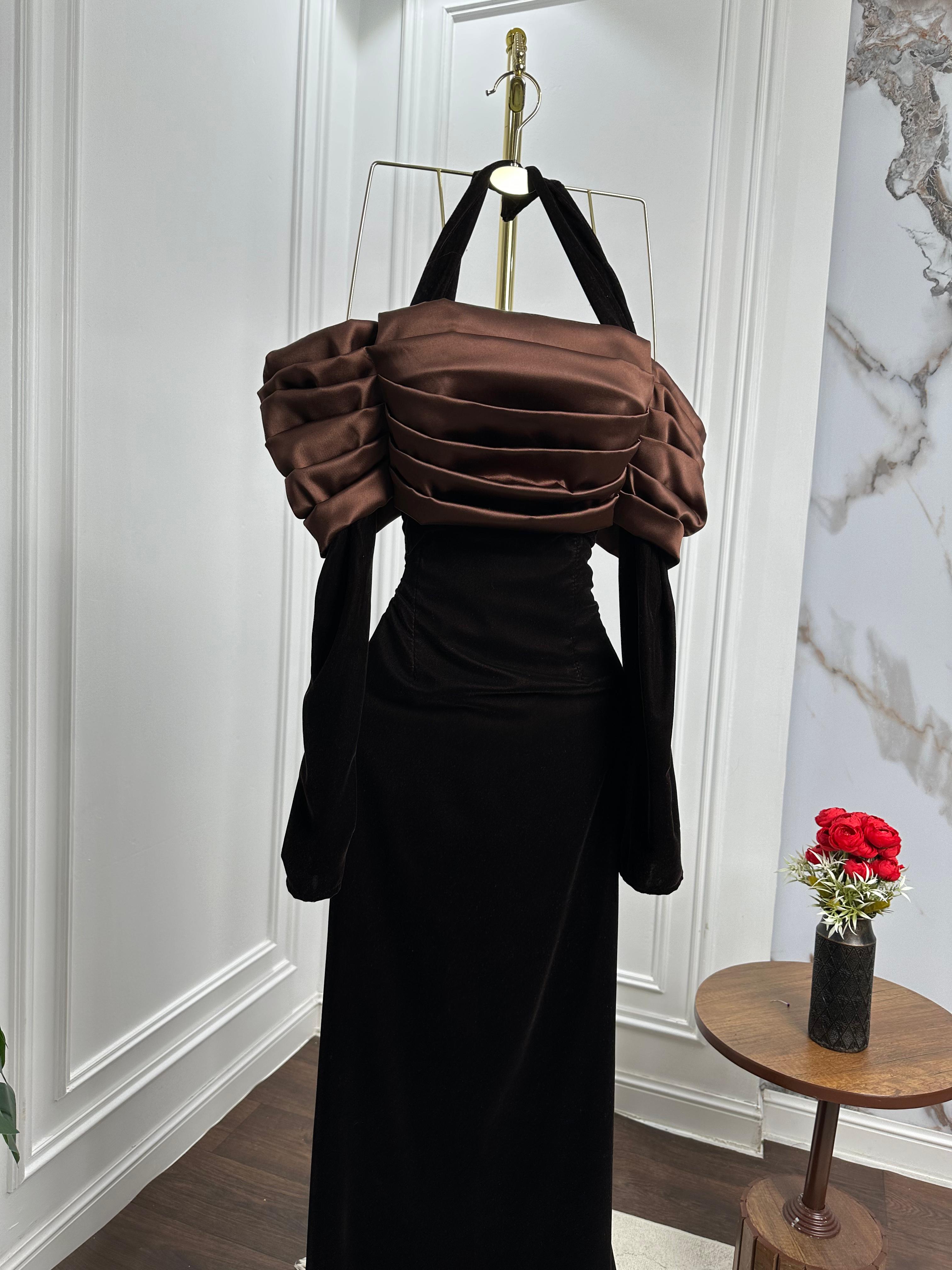 فستان سهرة تب أسود بكتف مكشوف فاخر جذاب للمناسبات الفخمة